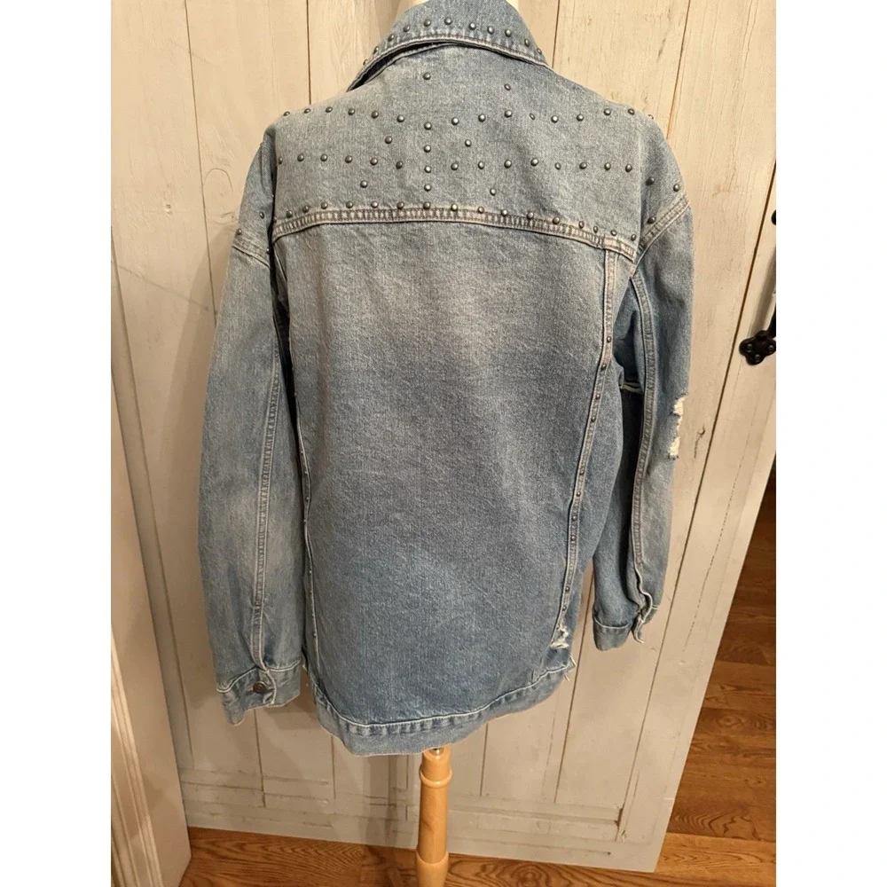 Free People Studded Denim Trucker Jacket Oversized Light Blue Destroyed Lg 148$ - Picture 13 of 14